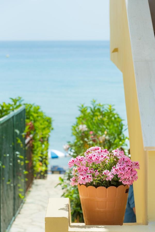 Waves Apartments Melody Glyfada エクステリア 写真